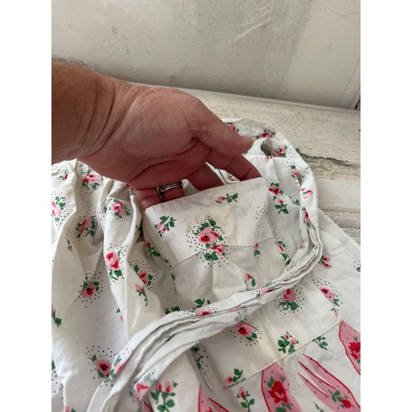 White red and pink apron with two front pockets - Picture 3 of 6